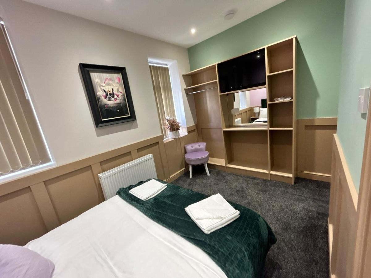 Strawberry Fields Suite By Sasco Apartments แบล็คพูล ภายนอก รูปภาพ