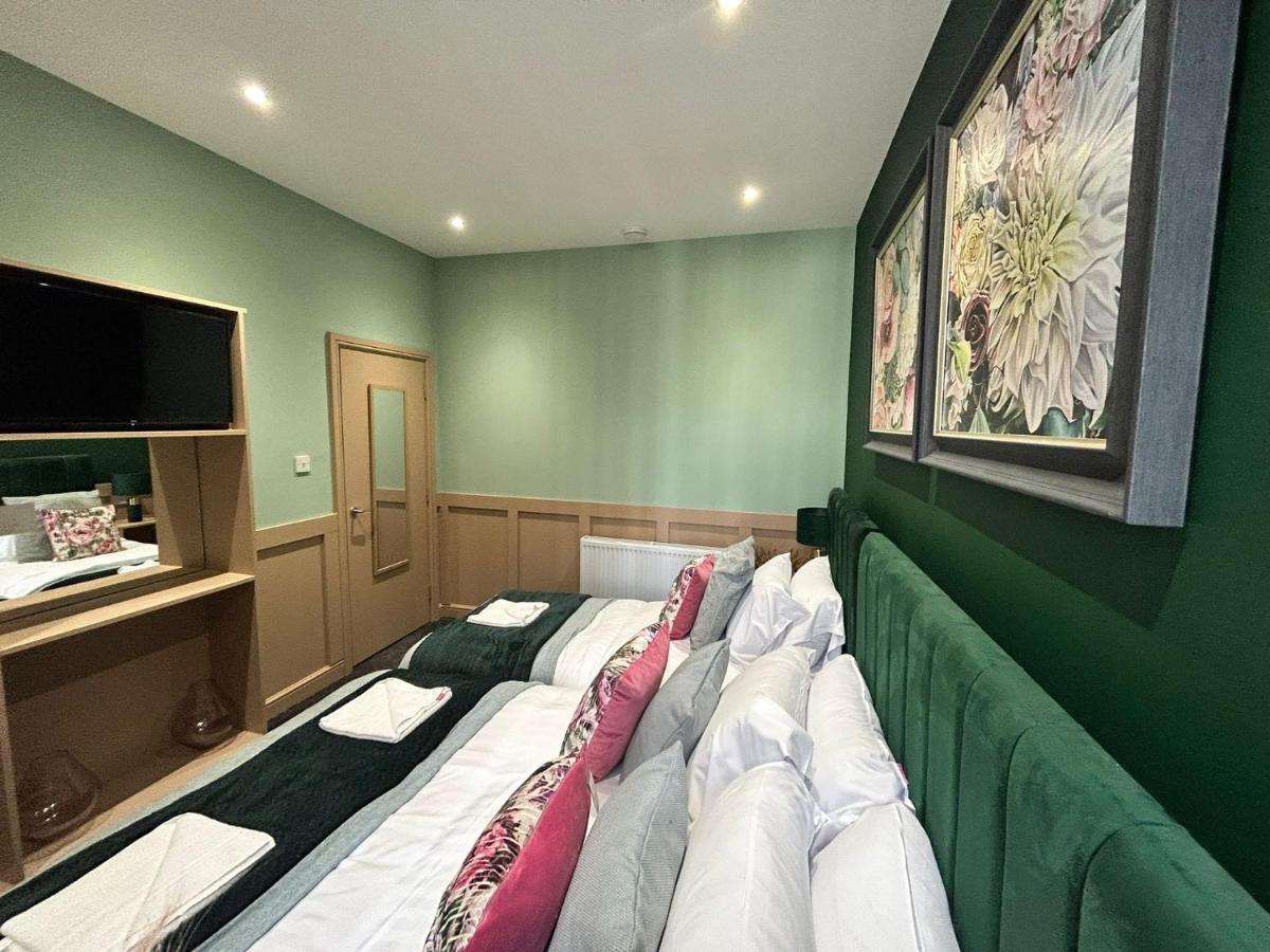 Strawberry Fields Suite By Sasco Apartments แบล็คพูล ภายนอก รูปภาพ