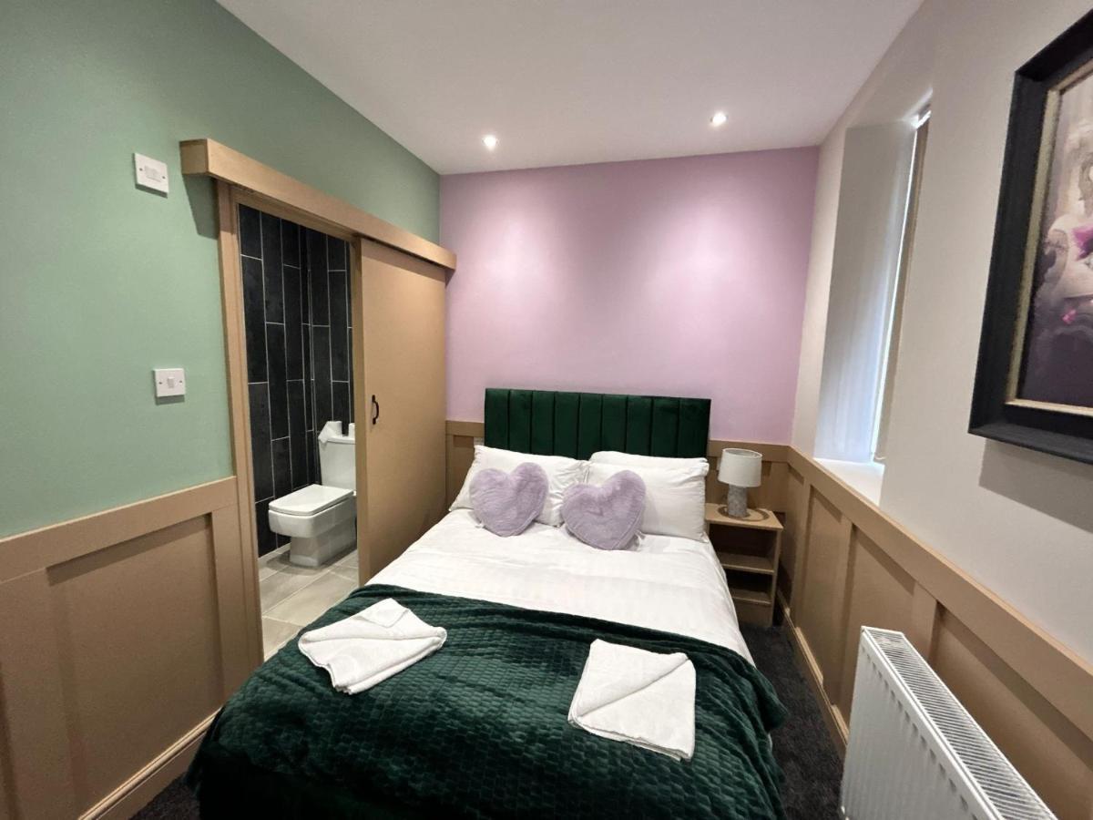 Strawberry Fields Suite By Sasco Apartments แบล็คพูล ภายนอก รูปภาพ