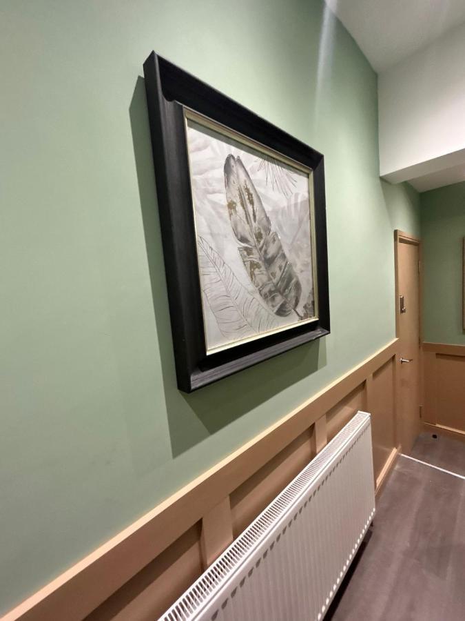 Strawberry Fields Suite By Sasco Apartments แบล็คพูล ภายนอก รูปภาพ