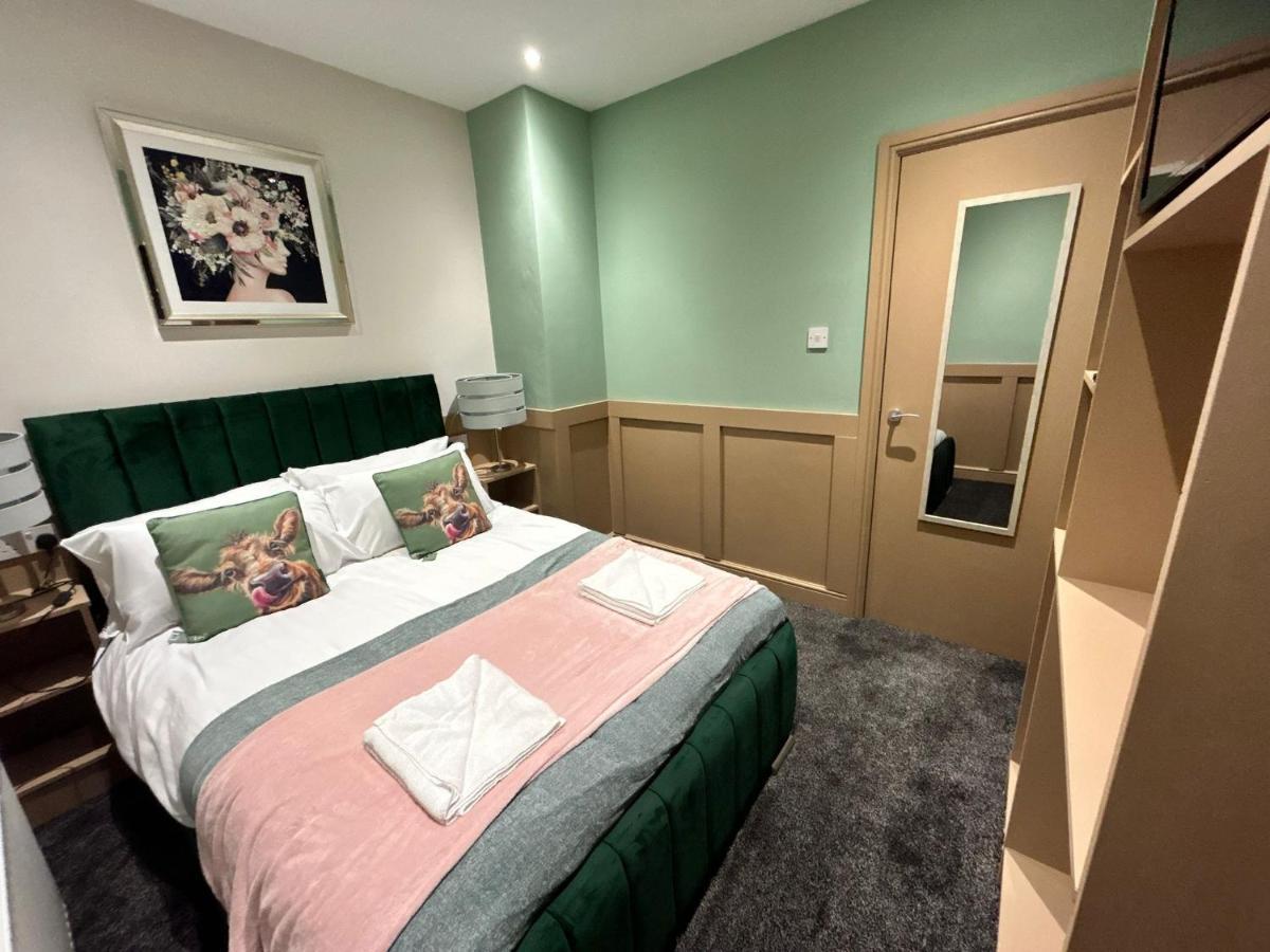 Strawberry Fields Suite By Sasco Apartments แบล็คพูล ภายนอก รูปภาพ