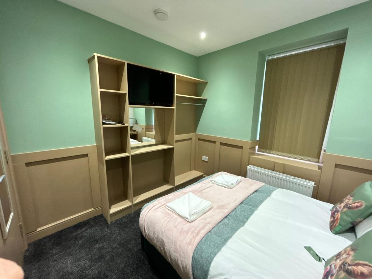 Strawberry Fields Suite By Sasco Apartments แบล็คพูล ภายนอก รูปภาพ